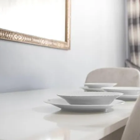 Apartment شقه كبيره عائليه و هادئه *