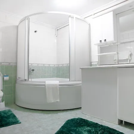 شقه كبيره عائليه و هادئه Apartment *